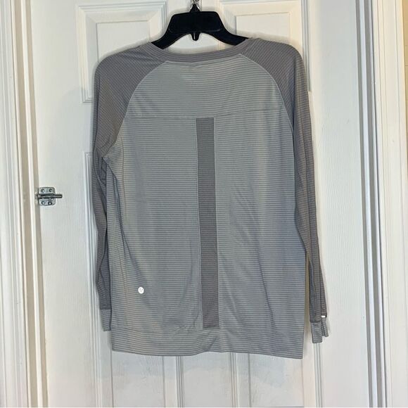 Lululemon Runamuck Long Sleeve Heathered Light Grey Heathered Size 12 - Picture 2 of 9